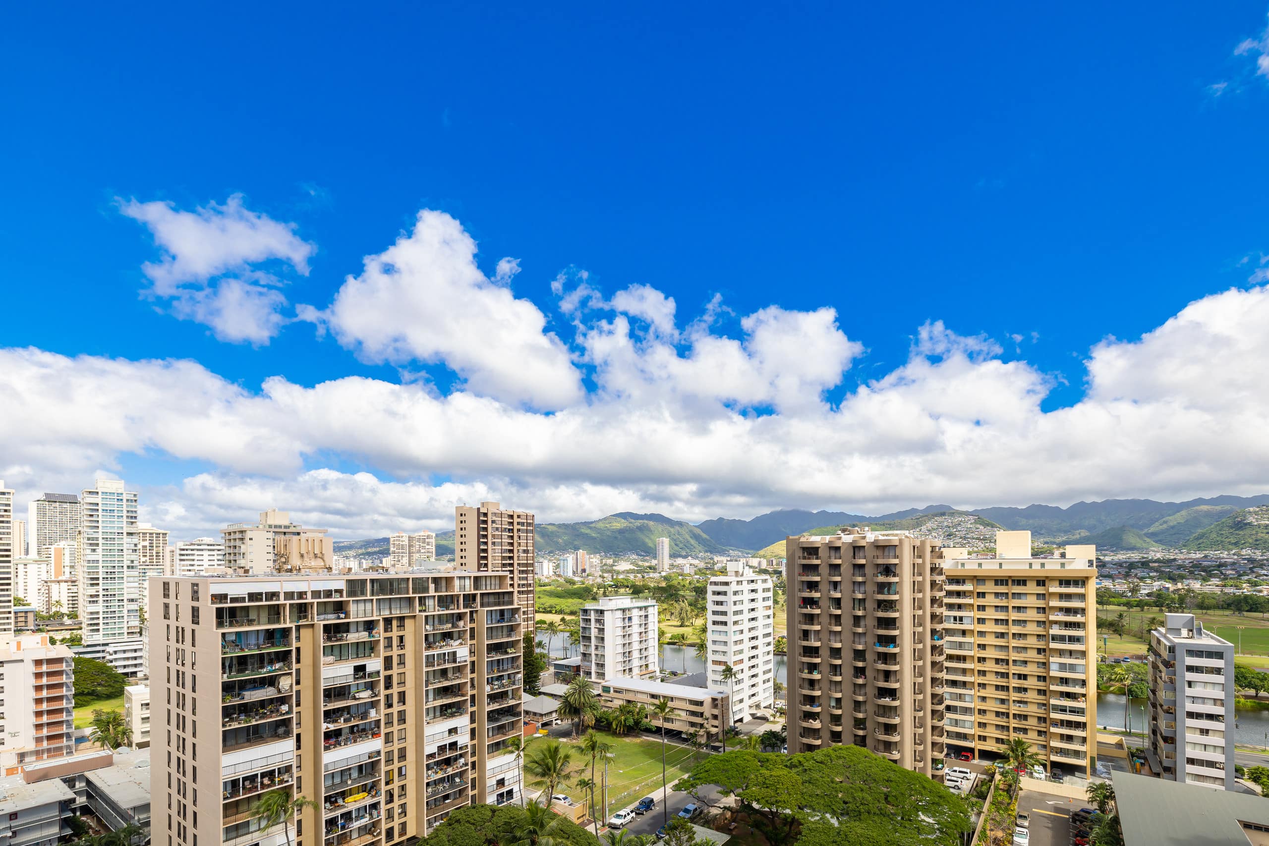 Condo in Honolulu · ★4.72 · 1 bedroom · 3 beds · 1 private bath - Image 25