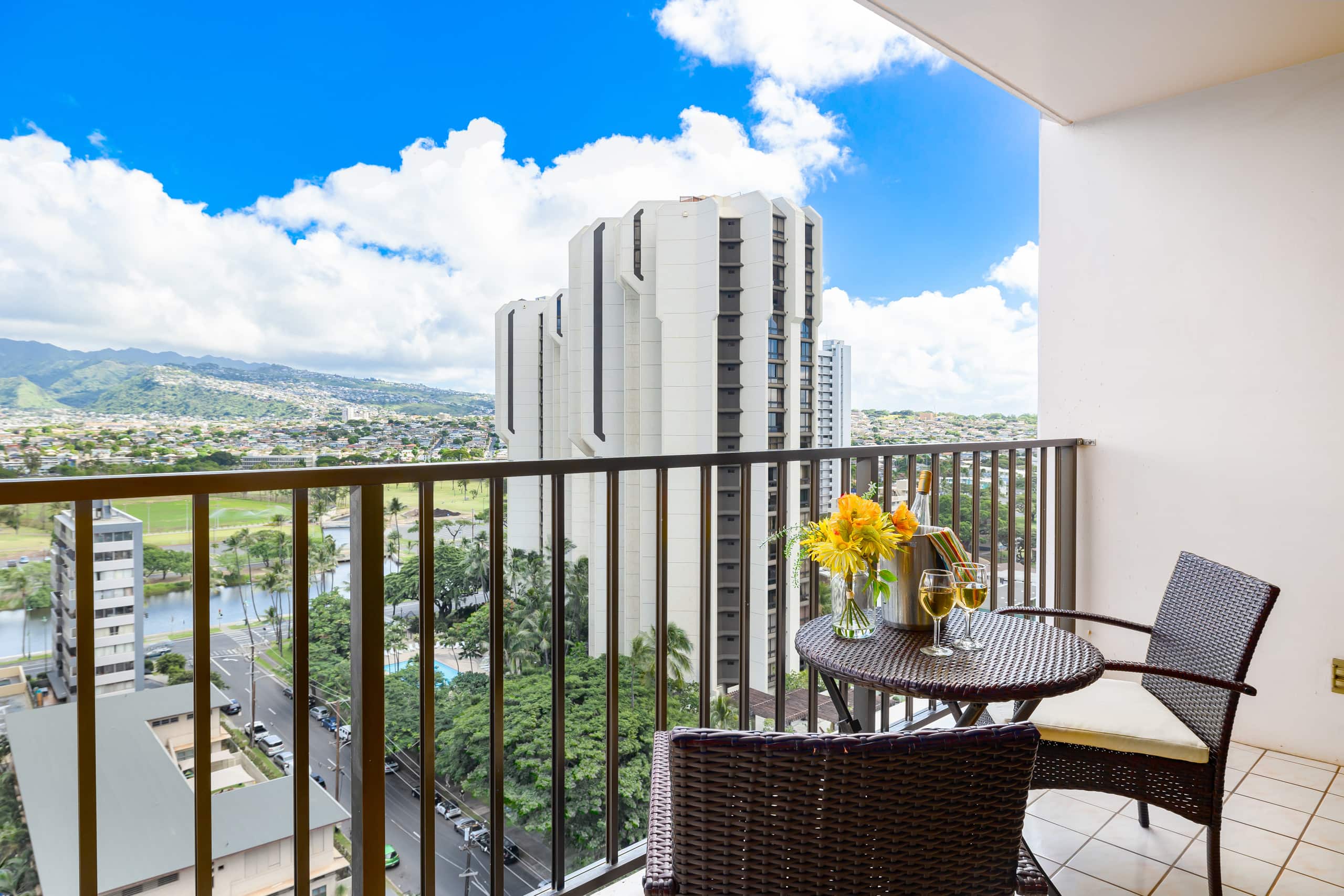 Condo in Honolulu · ★4.72 · 1 bedroom · 3 beds · 1 private bath - Image 24