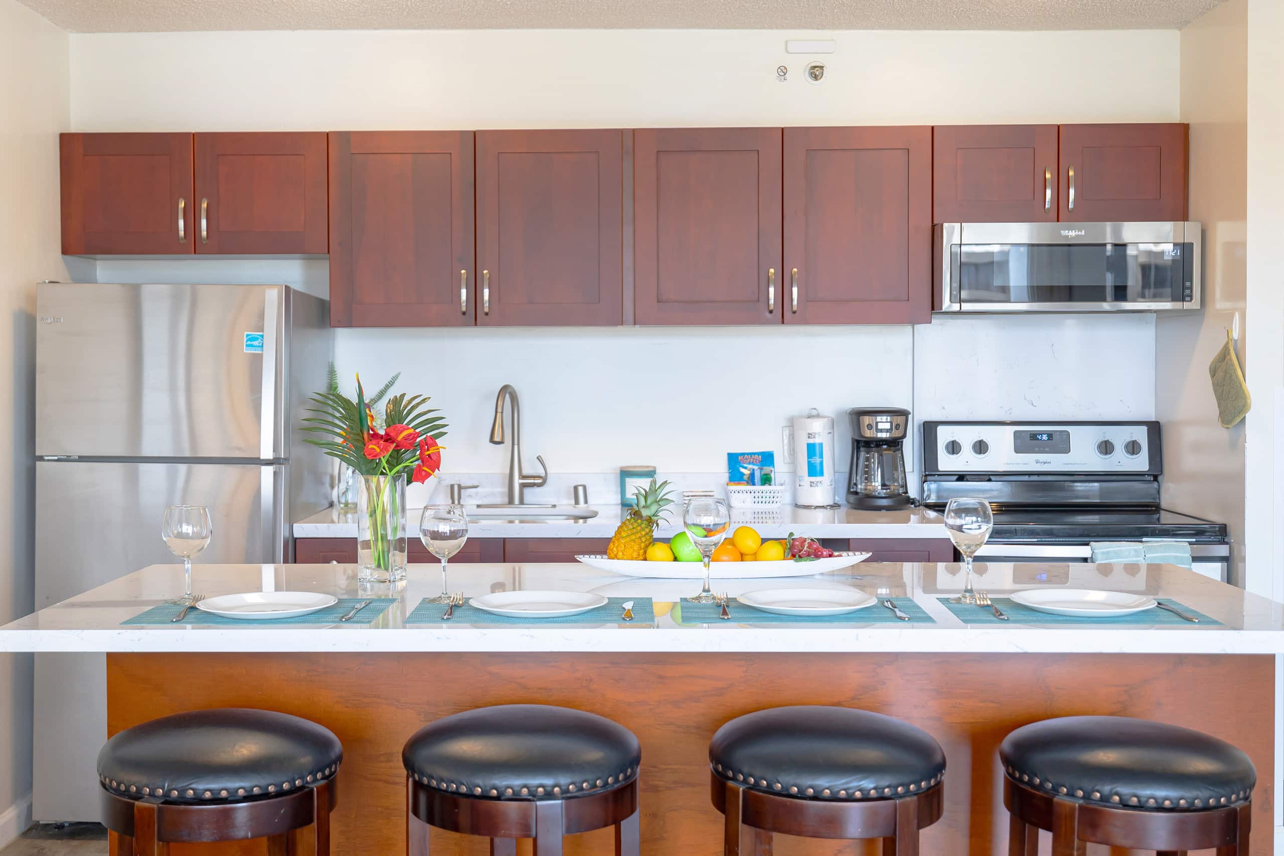 Condo in Honolulu · ★4.72 · 1 bedroom · 3 beds · 1 private bath - Image 12