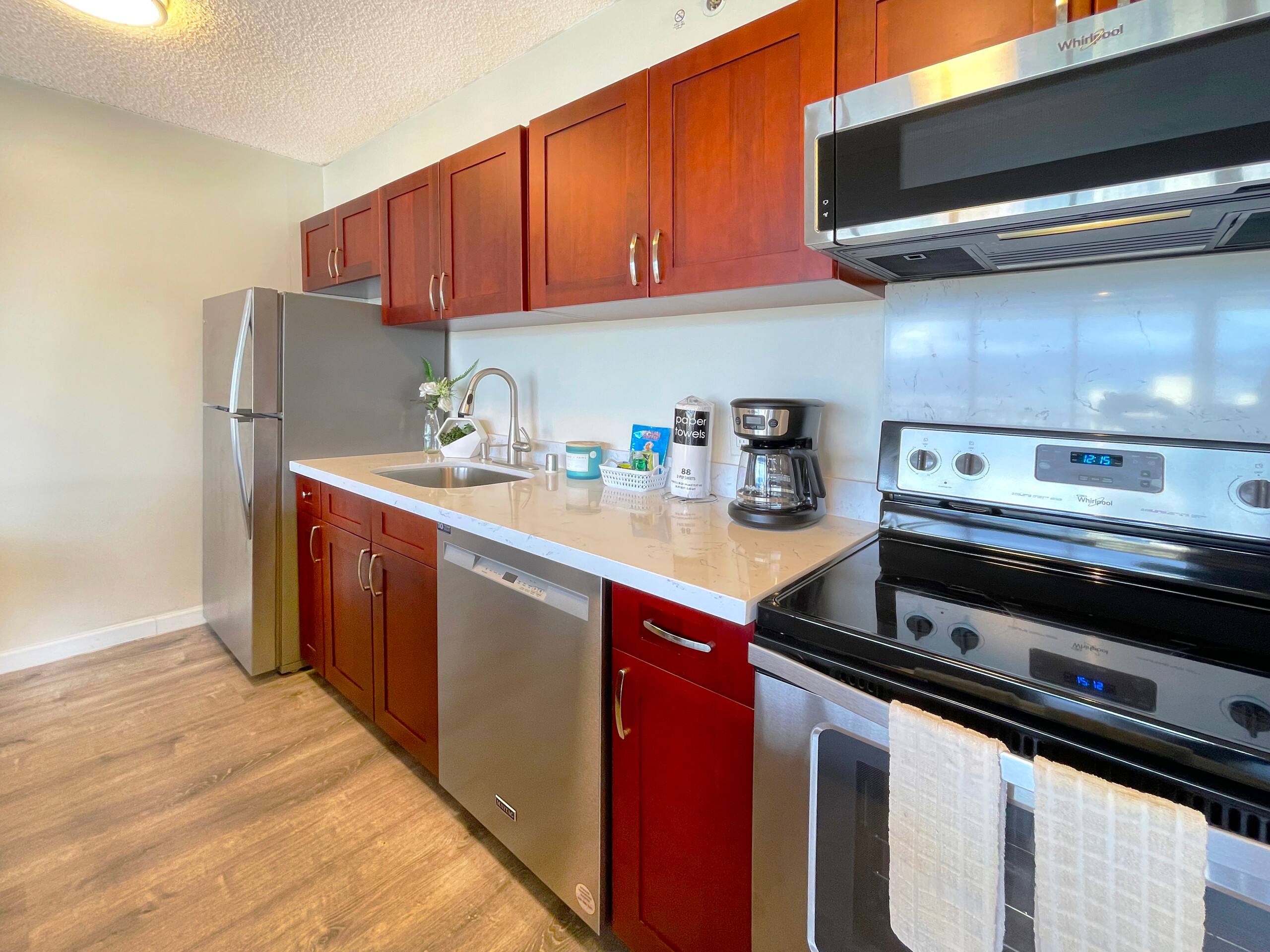 Condo in Honolulu · ★4.72 · 1 bedroom · 3 beds · 1 private bath - Image 8
