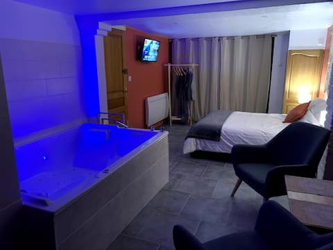 Private Hot Tub & Downtown Terrace