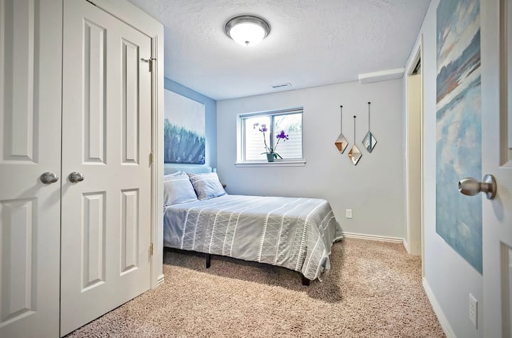 Full-sized high-quality bed with premium sheets. Two closets. 