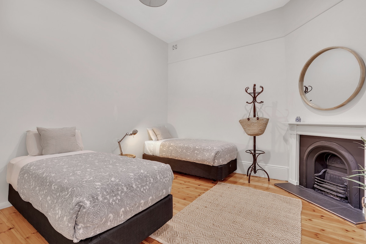 Beddenconfiguratie flexibel.  Twee eenpersoonsbedden worden één kingsize bed