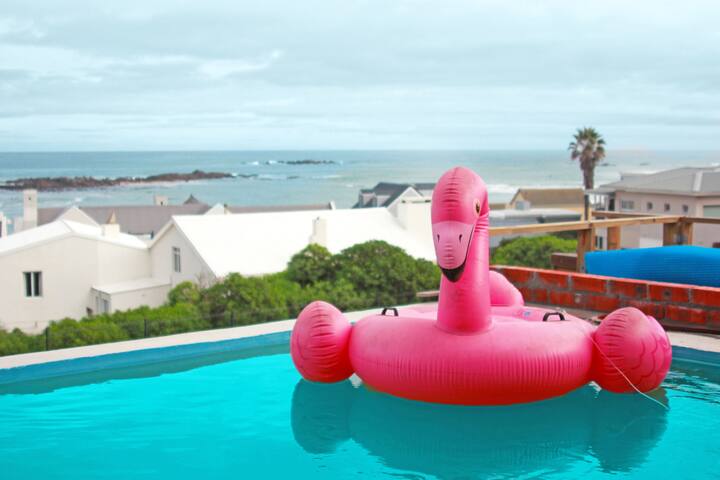 Luxury Penthouse Apartment with pool & views