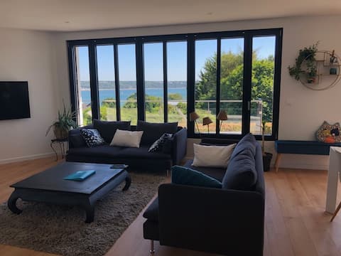 Sea view house near the Moulin Blanc port