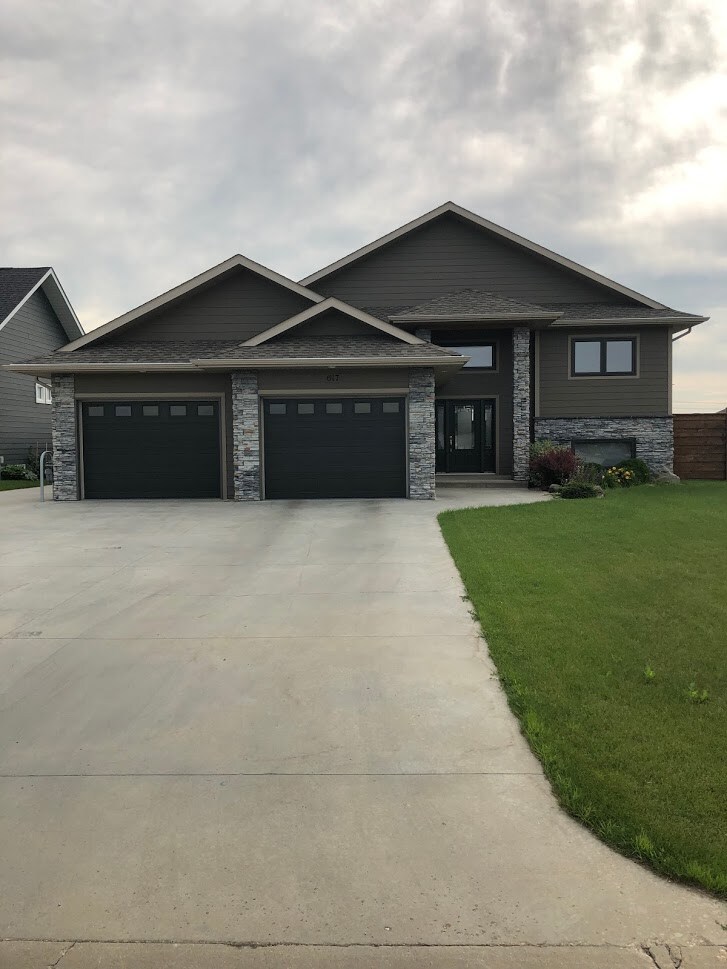 Nice clean house! Houses for Rent in Winkler, Manitoba, Canada Airbnb