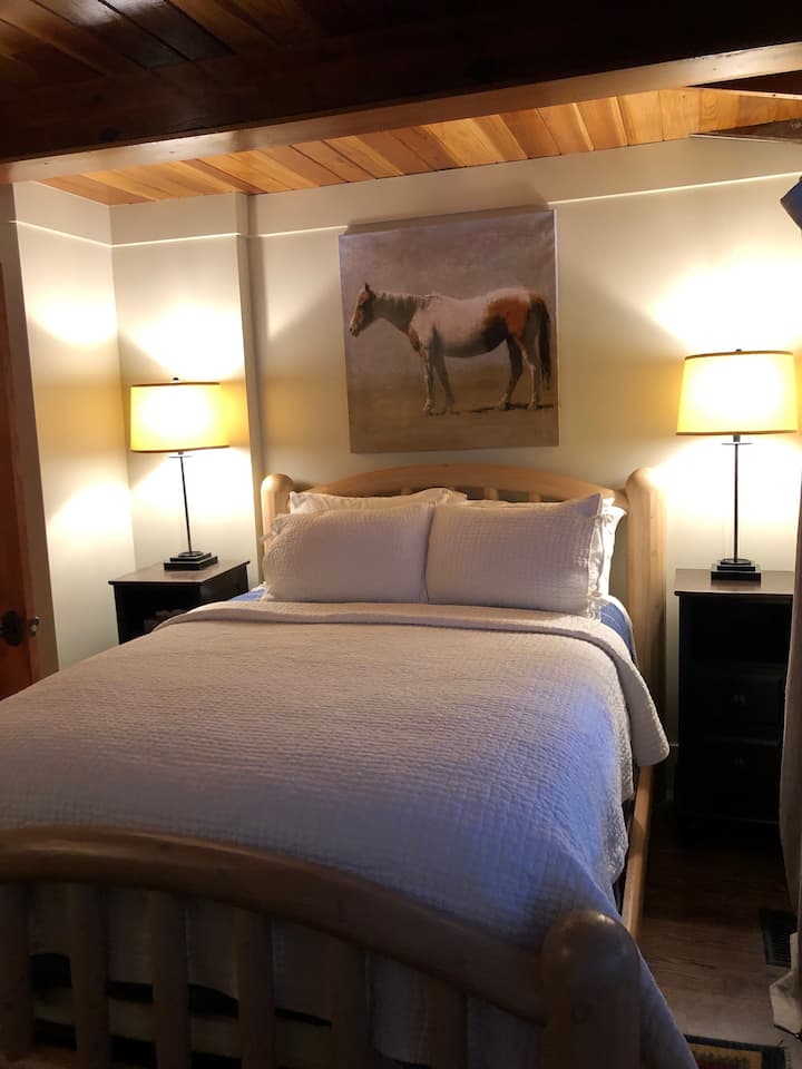 Suita e katit kryesor/ Dhoma e gjumit/Banja me dush