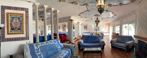 Top Airbnb: Large villa 12+, family, golfers, bbq, Mijas Golf. in Mijas
