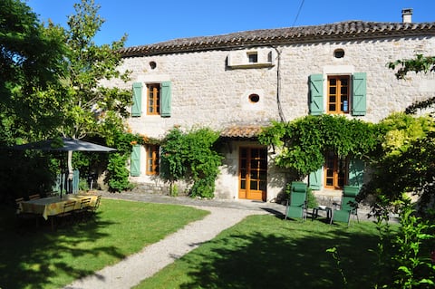 Fine Quercy Farmhouse, Pool, Garden, 2-6 Guests