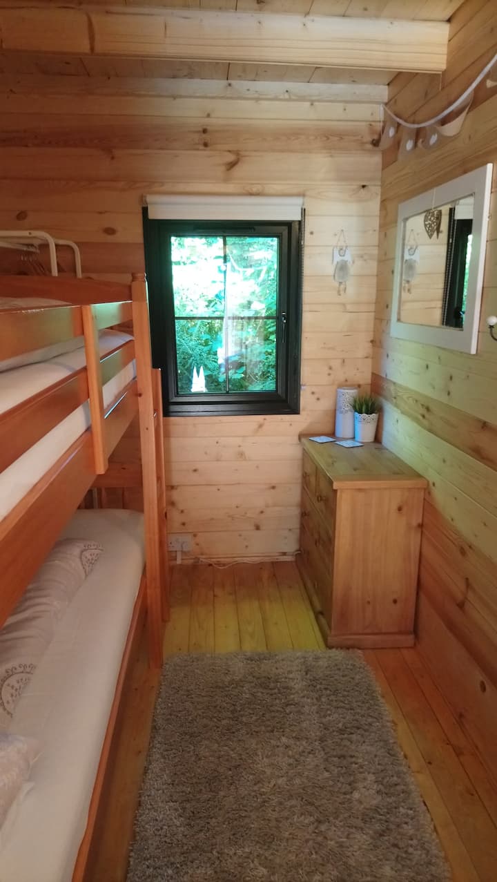 Dhomë fjetjeje (krevate për të rritur)