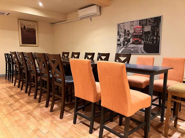 A1~Loft with Games~Gathering 20+ppl~100 Walk Score gallery image 3