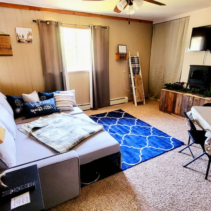 Common Area/Living Room with sleeper sofa & dining area for 4 