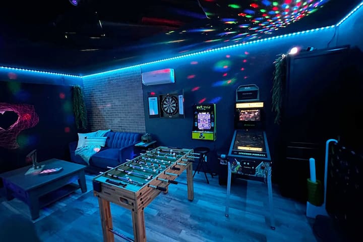 Modern Staycation / Only 10 min to DT