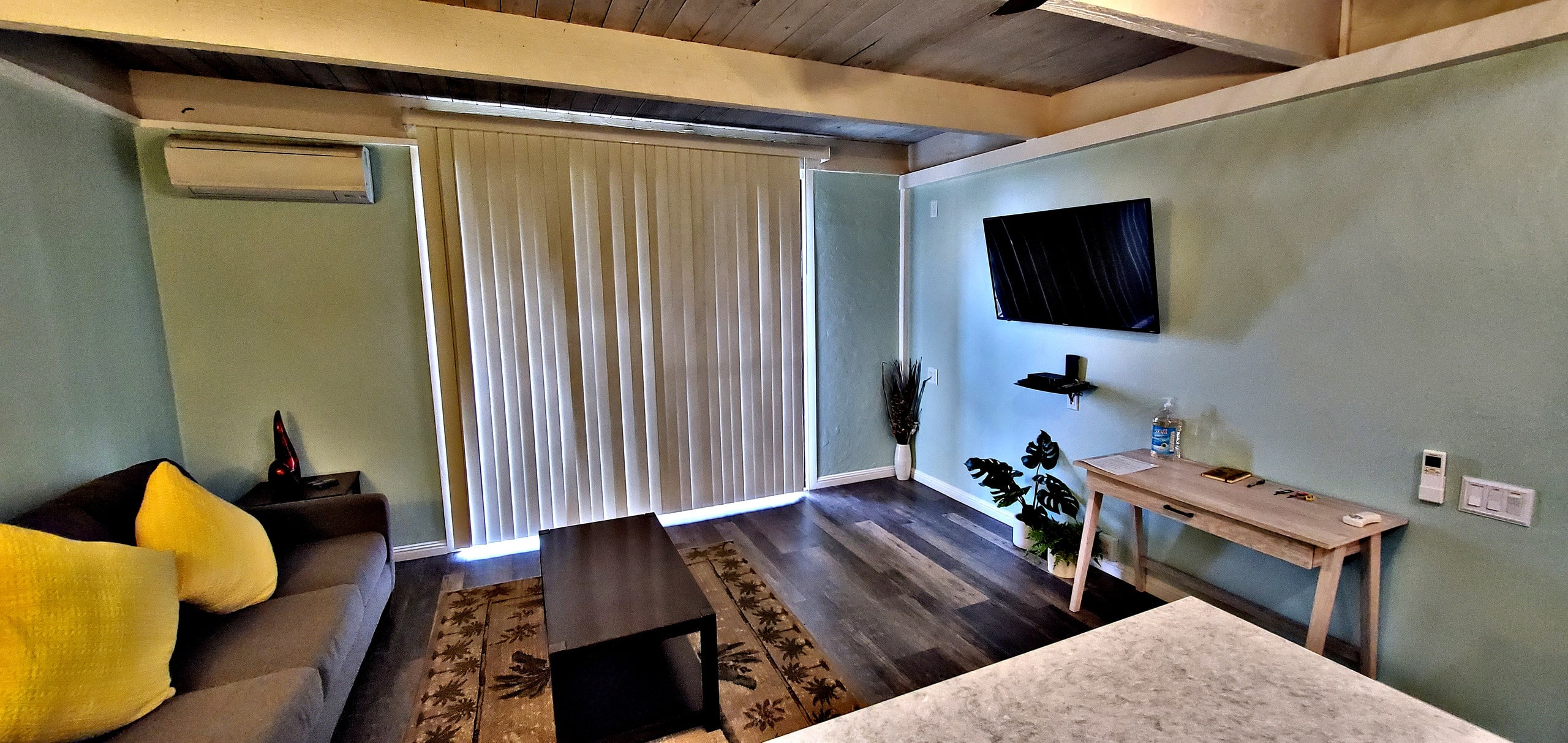 Condo in Kailua-Kona · ★4.95 · 1 bedroom · 2 beds · 1 private bath - Image 11