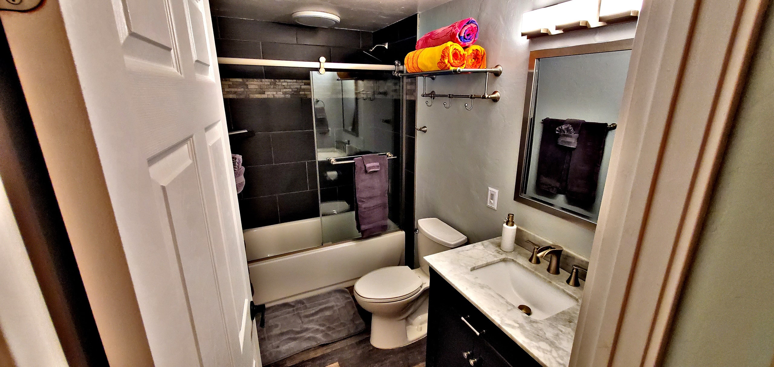 Condo in Kailua-Kona · ★4.95 · 1 bedroom · 2 beds · 1 private bath - Image 14