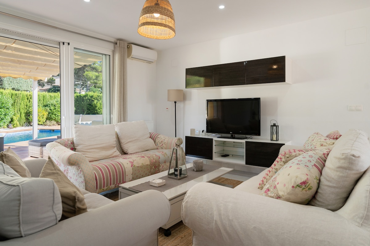 Top Airbnb: Renovated Villa with heated pool, Javea in Xàbia / Jávea