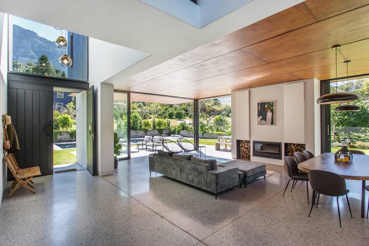 BlackBarn Luxe Villa in Nature gallery image 5