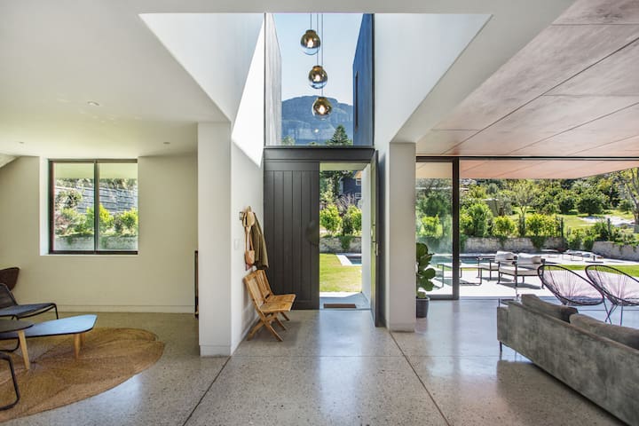 BlackBarn Luxe Villa in Nature gallery image 3