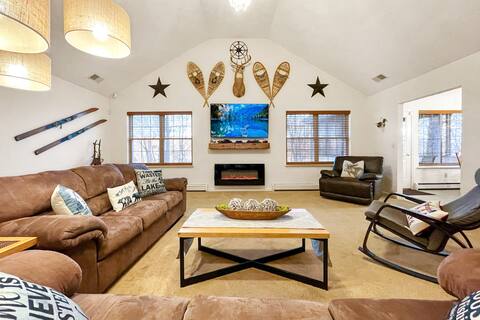 Huge Comfy Lakefront: Kayaks-Game rms-Firepit-Pets
