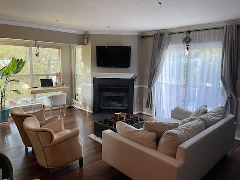 Bright and airy townhome with outdoor seating