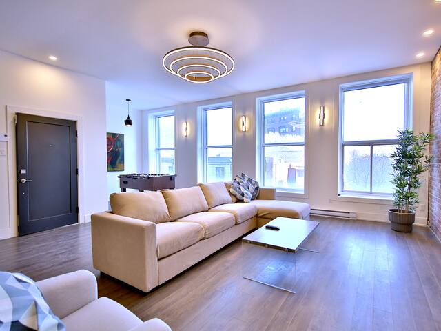 Deluxe 3 bedroom Condo♥Old Port♥Private terrace gallery image 2