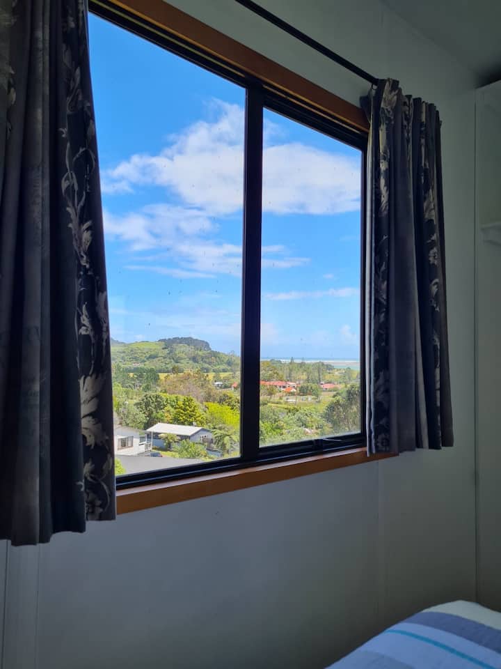 Изглед към океана от леглото ви