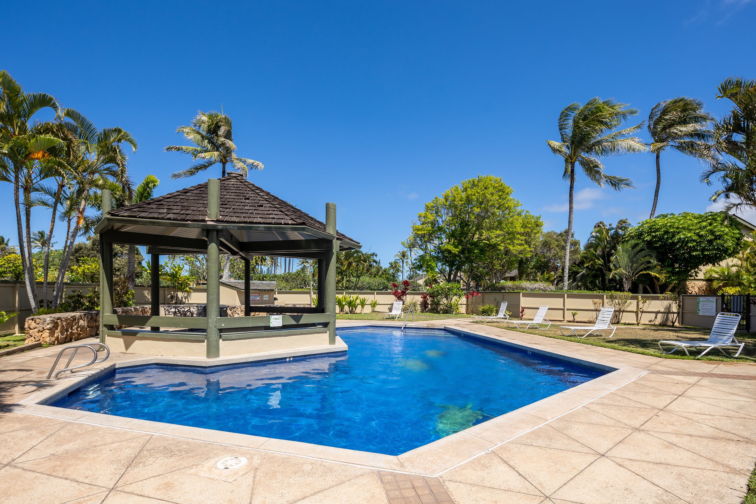 Condo in Kahuku · ★4.93 · 1 bedroom · 2 beds · 1 shared bath - Image 32