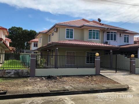 Bright & Cozy House in Sandakan