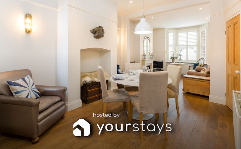 Stamford Park Road by Yourstays