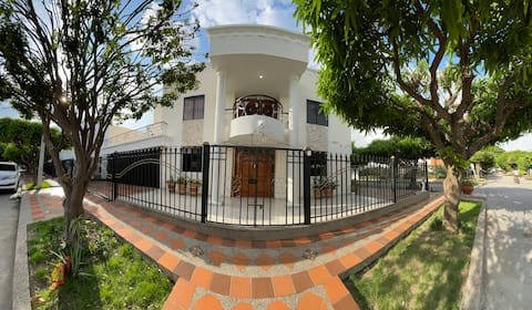 Amazing White House (Full House)