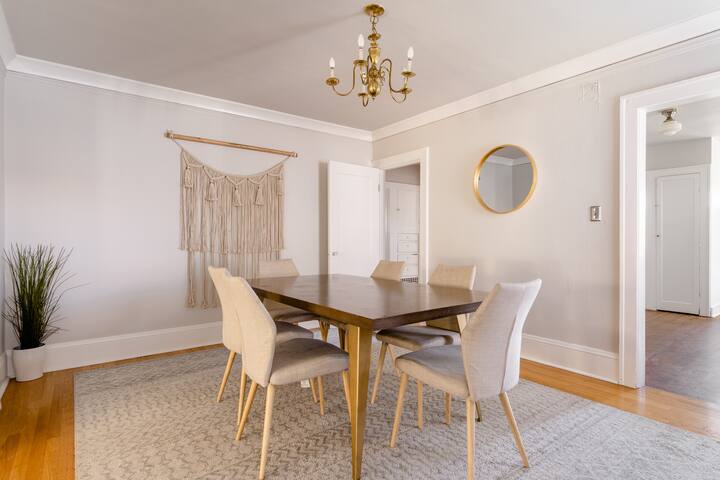 Alberta Arts Gem – 2BR – 2BA – Prime Location gallery image 3