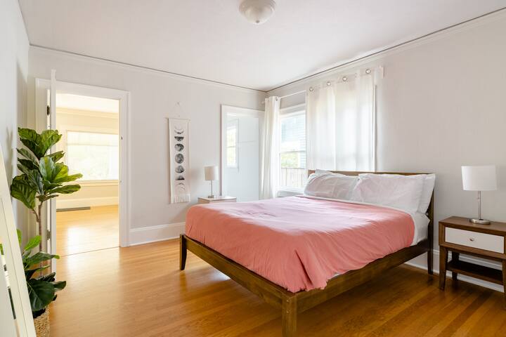 Alberta Arts Gem – 2BR – 2BA – Prime Location gallery image 4