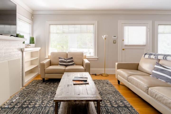 Alberta Arts Gem – 2BR – 2BA – Prime Location gallery image 5