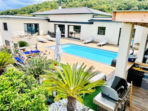 5* luxury, wellness, & sea view. Close to beaches