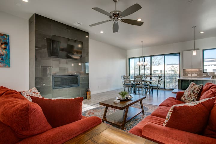 6 Bedrm+Modern+Elevated BishopArts-Dazzling View-2