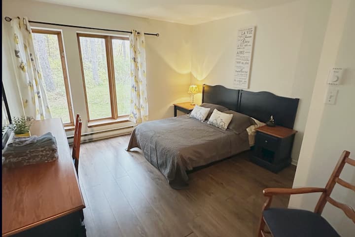 Втората спалня с 1 двойно легло. Втората спалня с 1 двойно легло.