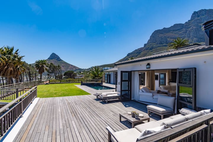 Camps Bay family Villa with superb 360° views