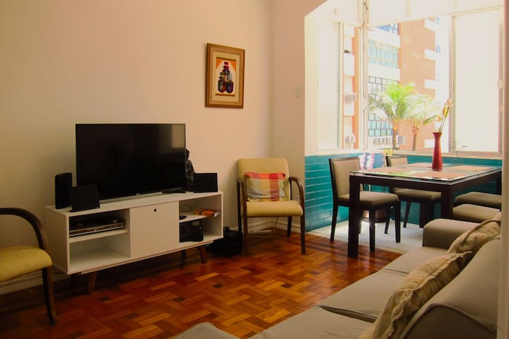 Walk to the beach! Ipanema Partial Ocean View Apt.