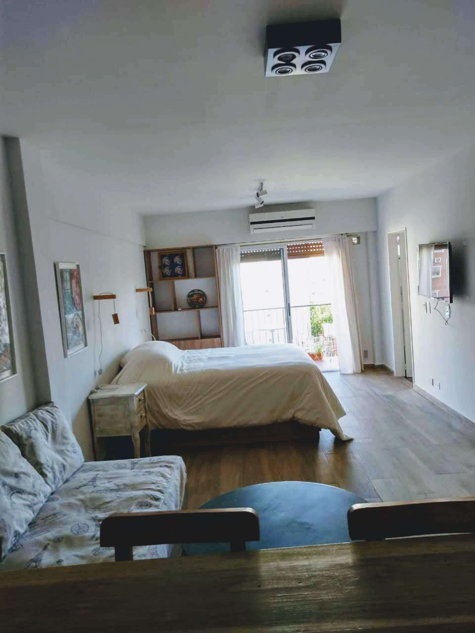 Kitnet reformada com varanda em Palermo Soho