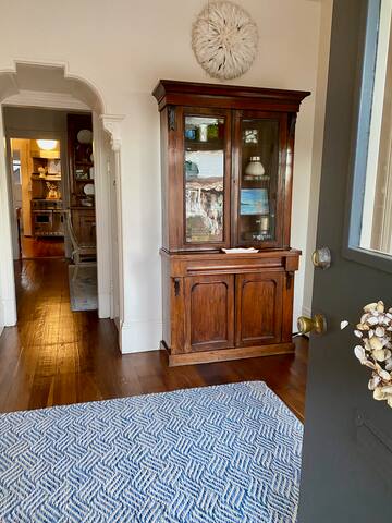 Charming Cottage Steps to Ocean! gallery image 4