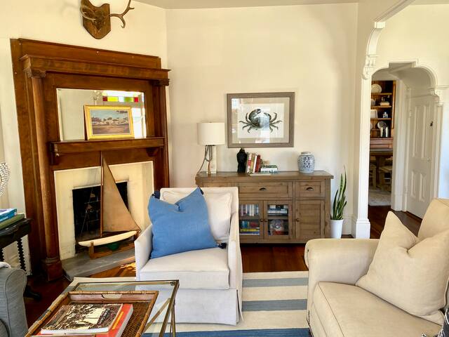 Charming Cottage Steps to Ocean! gallery image 5