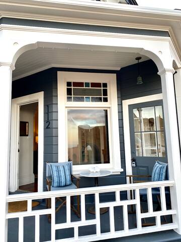 Charming Cottage Steps to Ocean! gallery image 3