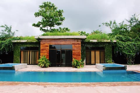 Secret Garden Villa & Modern Tree House w/ pool