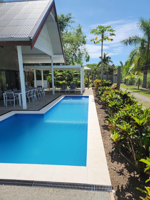 Self Catering Luxury With Beautiful Pool Area.