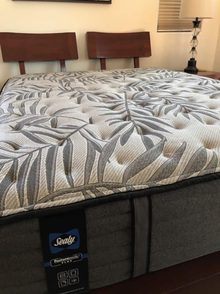 مرتبة Sealy Posturepedic Queen