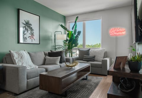 Popular Airbnb listing: Cozy Upscale Abode w/Heated Pool & Gym near Disney in Fullerton