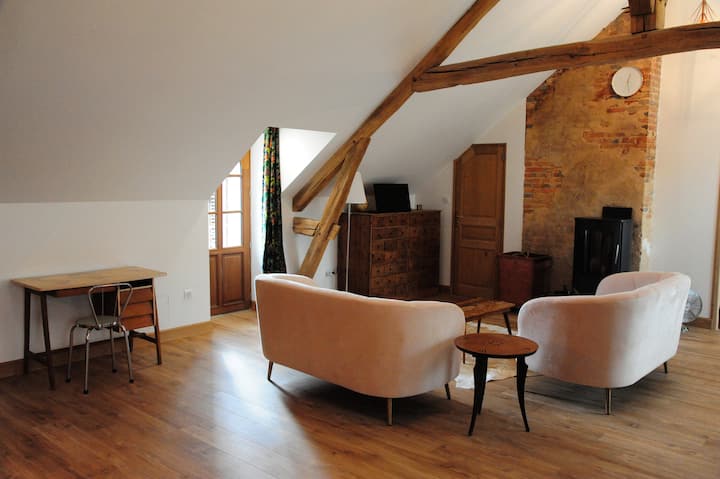 ouverture vers le jardin et porte des toilettes