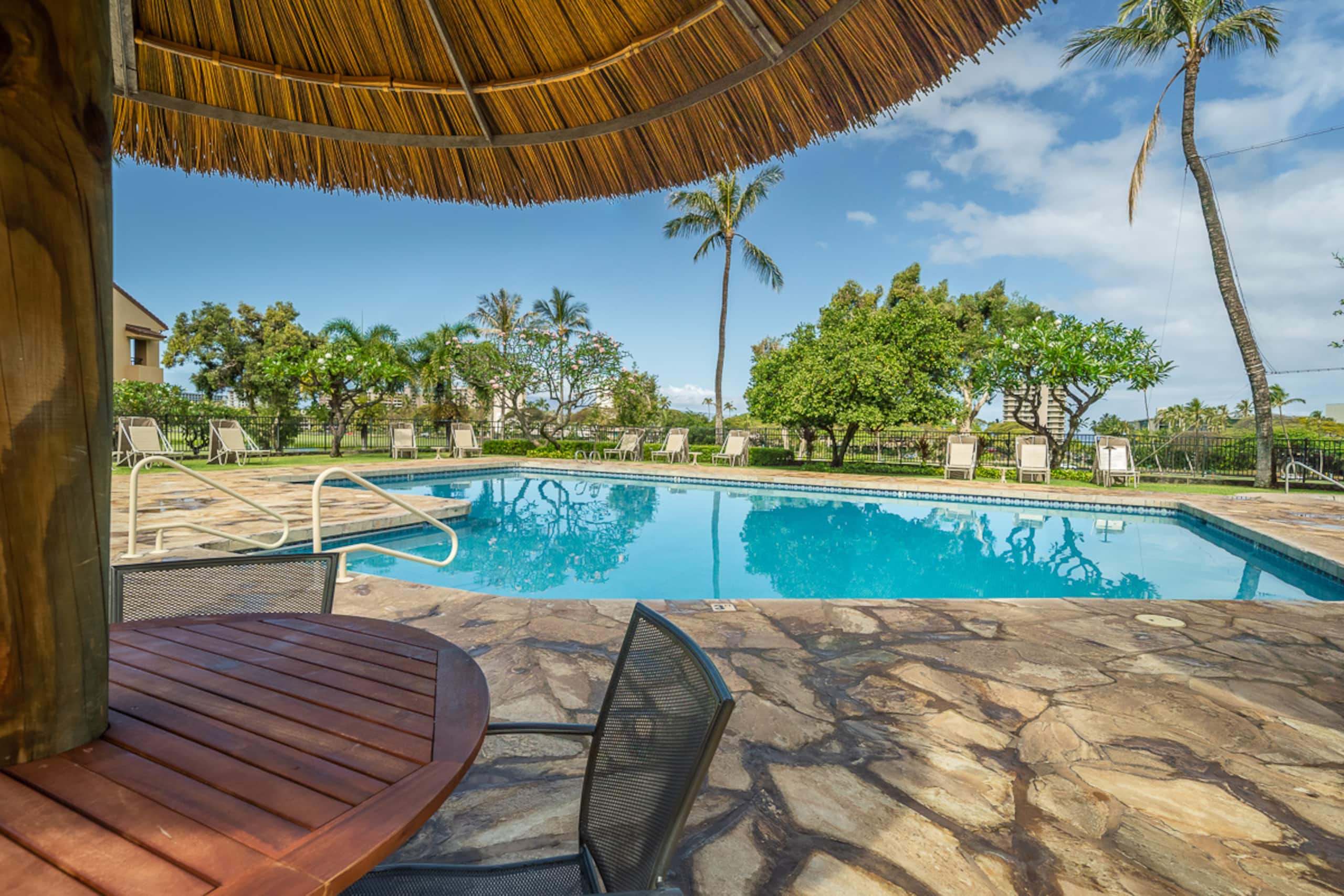 Condo in Lahaina · ★4.85 · 2 bedrooms · 3 beds · 2 baths - Image 41