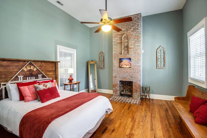 Big Blue – Nashville’s Premiere Home for Groups gallery image 3