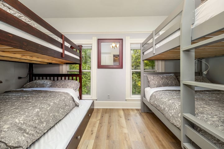 Bedroom number 4  (5 beds)
